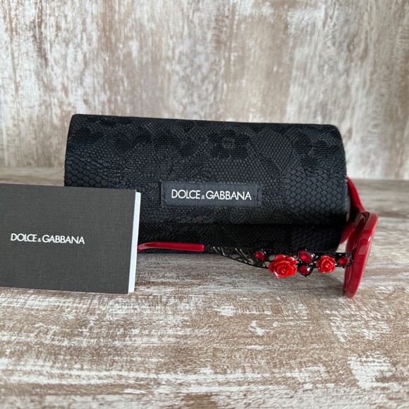 DOLCE & GABBANA SICILIAN CAT EYE SUNGLASSES. BRAND NEW. ORIGINAL LACE CASE. - Picture 3 of 8